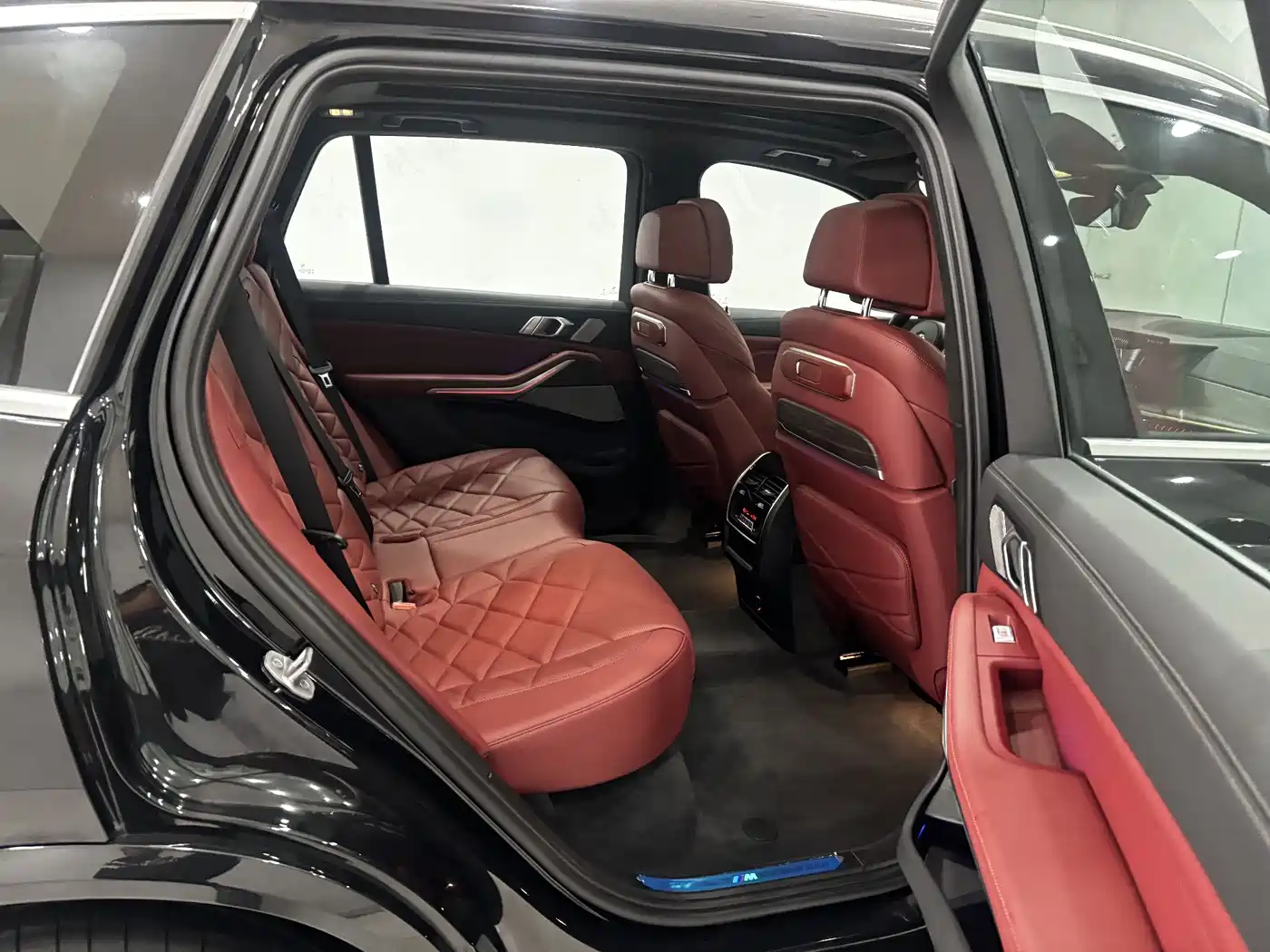 BMW X5 2025 Model xDrive 40Li M Sport Blackout Package фото 25
