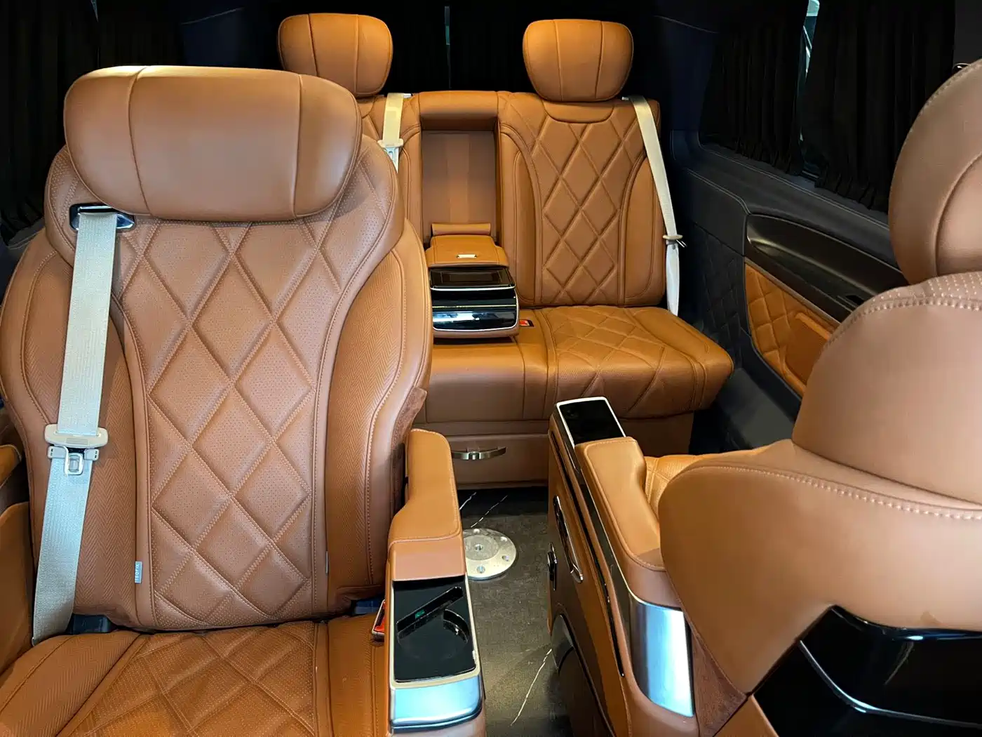 Mercedes-Benz V-Class 2024 V 300 L Long Wheelbase Luxury Edition фото 16