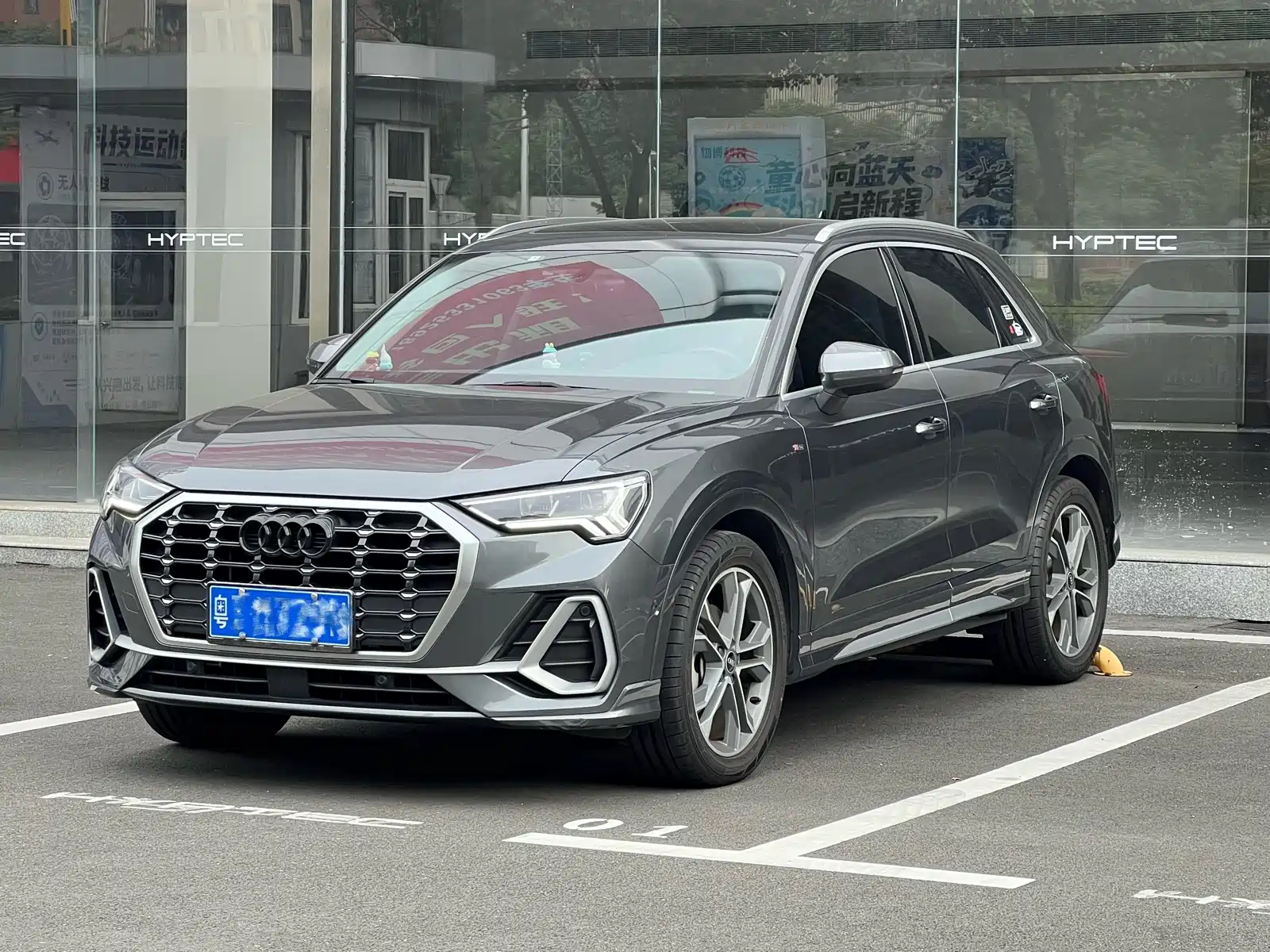 Photo 3 - Audi Q3