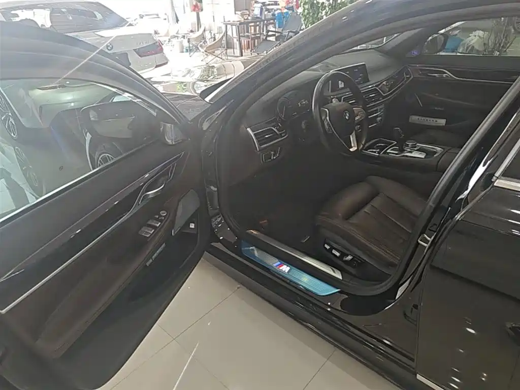 BMW 7 Series 2018 730Li Leading Type M Sport Package фото 16