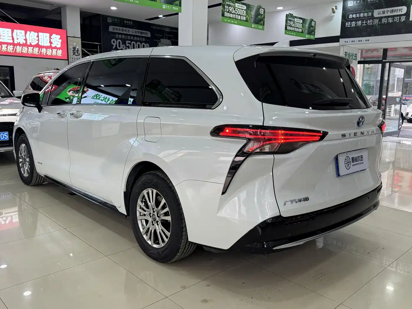 Toyota Sienna 2021 2.5L Hybrid Premium Edition фото 15