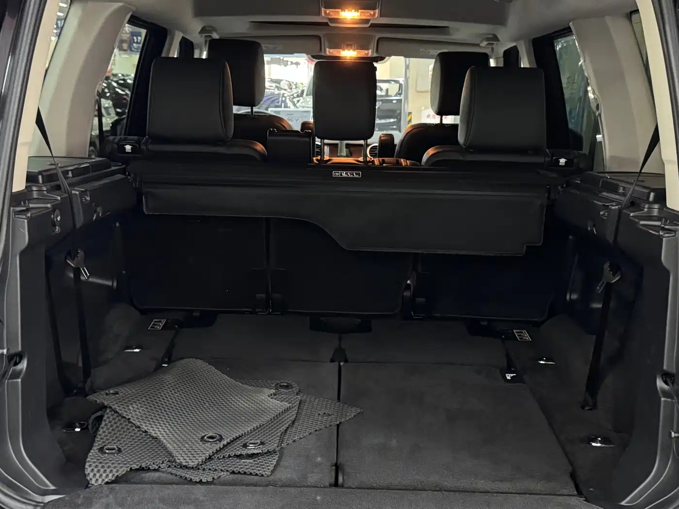Land Rover Discovery 2016 3.0 SC Black Edition SE фото 7