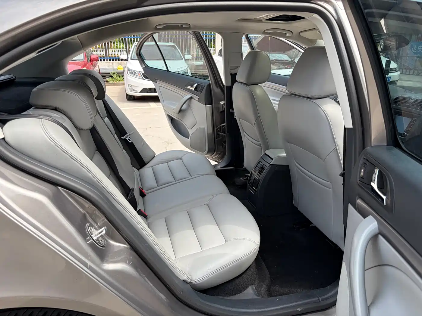 Škoda Octavia 2012 1.4TSI DSG Yijun Edition фото 13