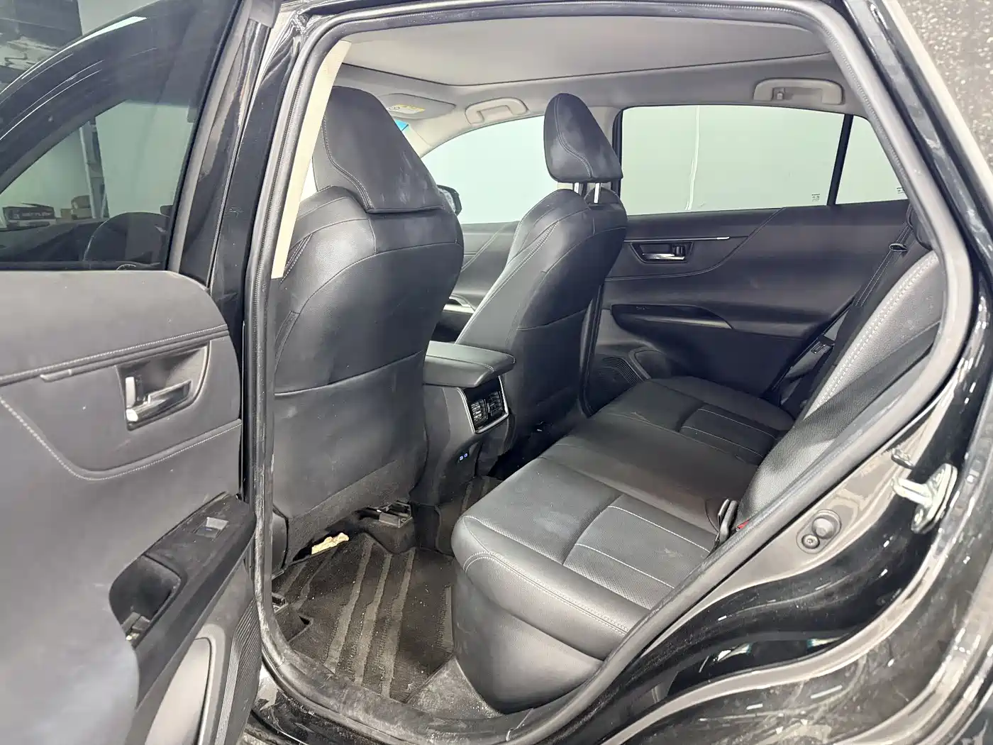 Toyota Lingfang HARRIER 2022 Hybrid 2.5L CVT 4WD Premium Edition фото 10