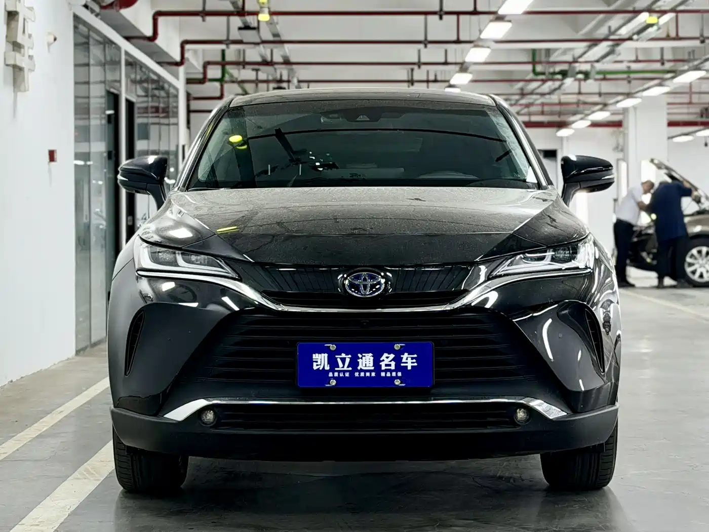 Toyota Lingfang HARRIER 2022 Hybrid 2.5L CVT 4WD Premium Edition фото 2