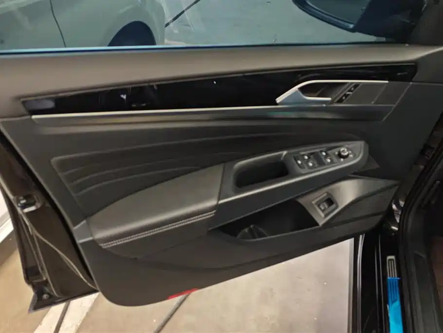 Volkswagen Passat 2024 380TSI Dragon Soaring Edition фото 7