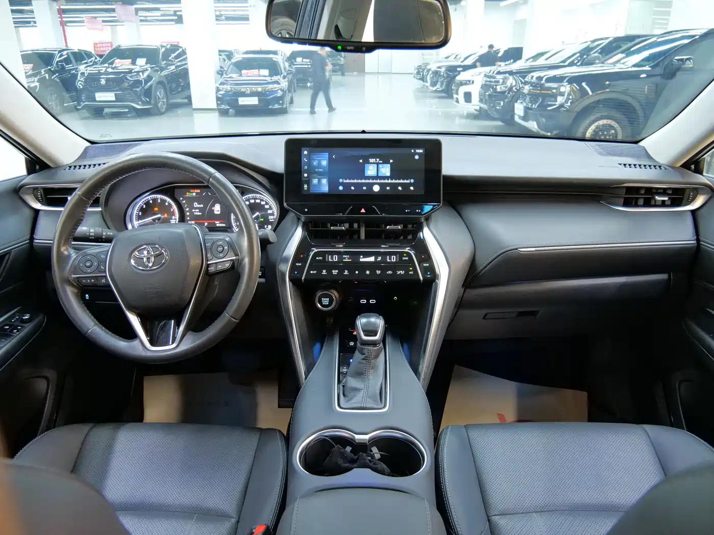 Toyota Lingfang HARRIER 2023 2.0L CVT 2WD Luxury Edition фото 10