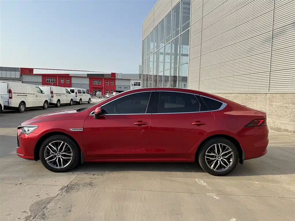 BYD Qin PLUS 2021 DM-i 120KM Flagship фото 4