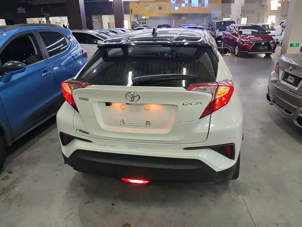 Toyota C-HR 2018 2.0L Leading Sunroof Edition V фото 6