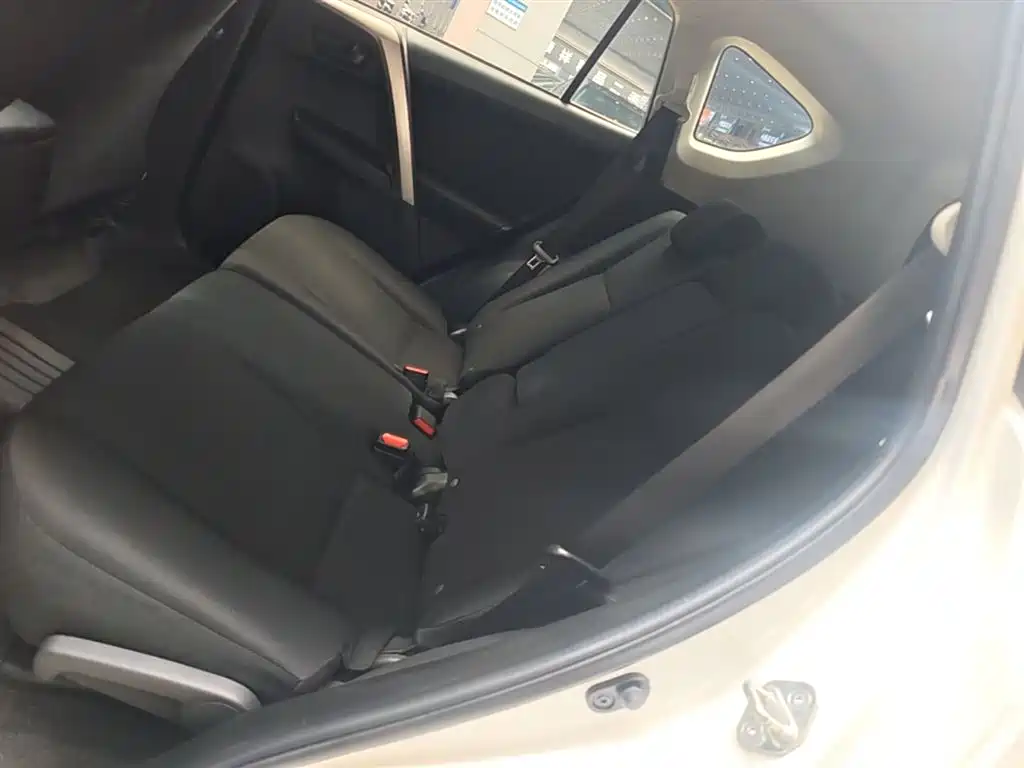 Toyota RAV4 Rongfang 2016 2.0L CVT 2WD Trend (China V) фото 17