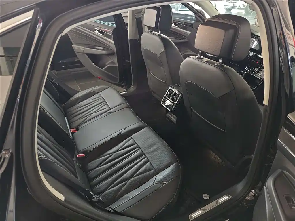 Volkswagen Passat 2023 Facelift 330TSI Luxury Edition фото 10