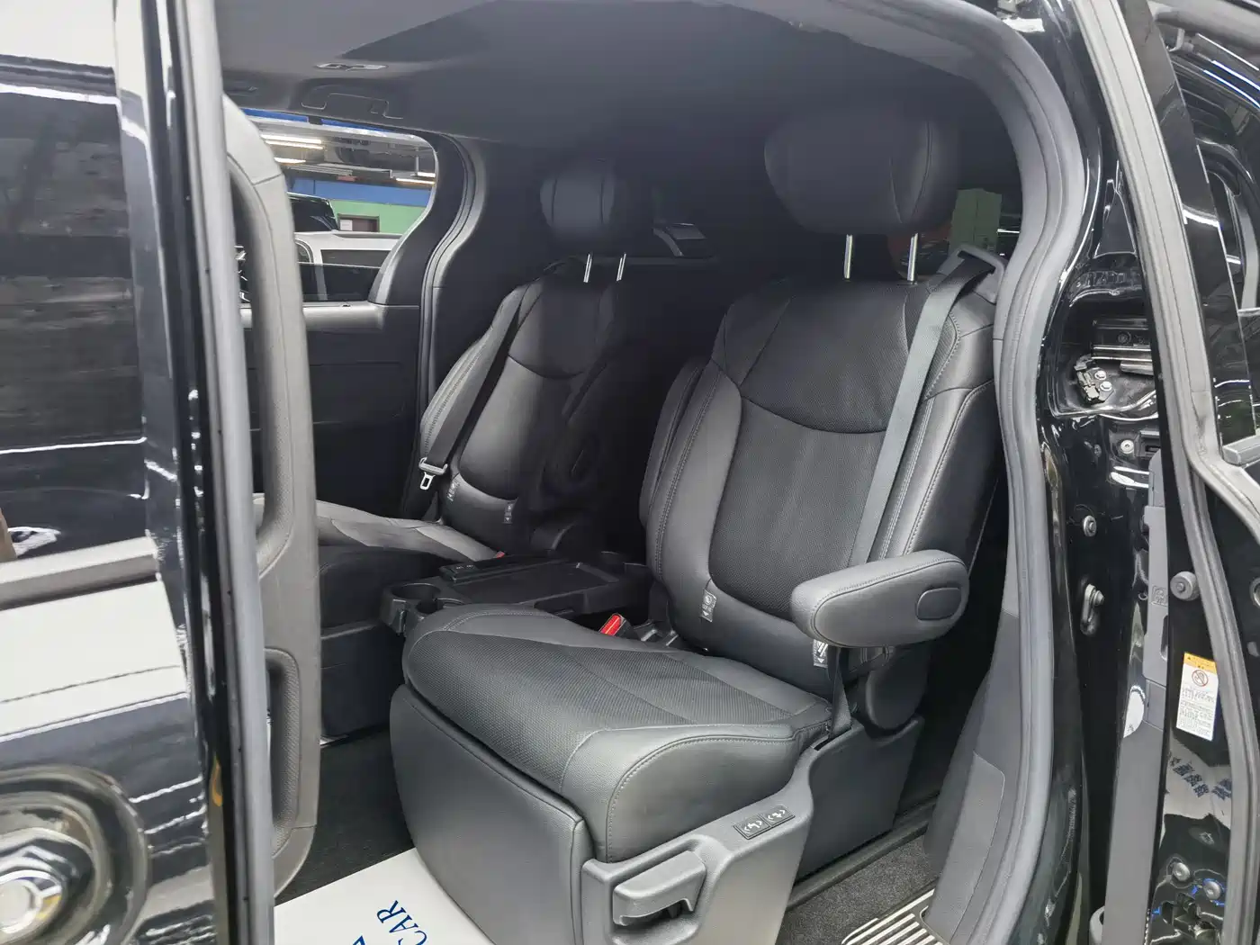 Toyota Sienna 2021 2.5L Hybrid Premium Edition фото 10