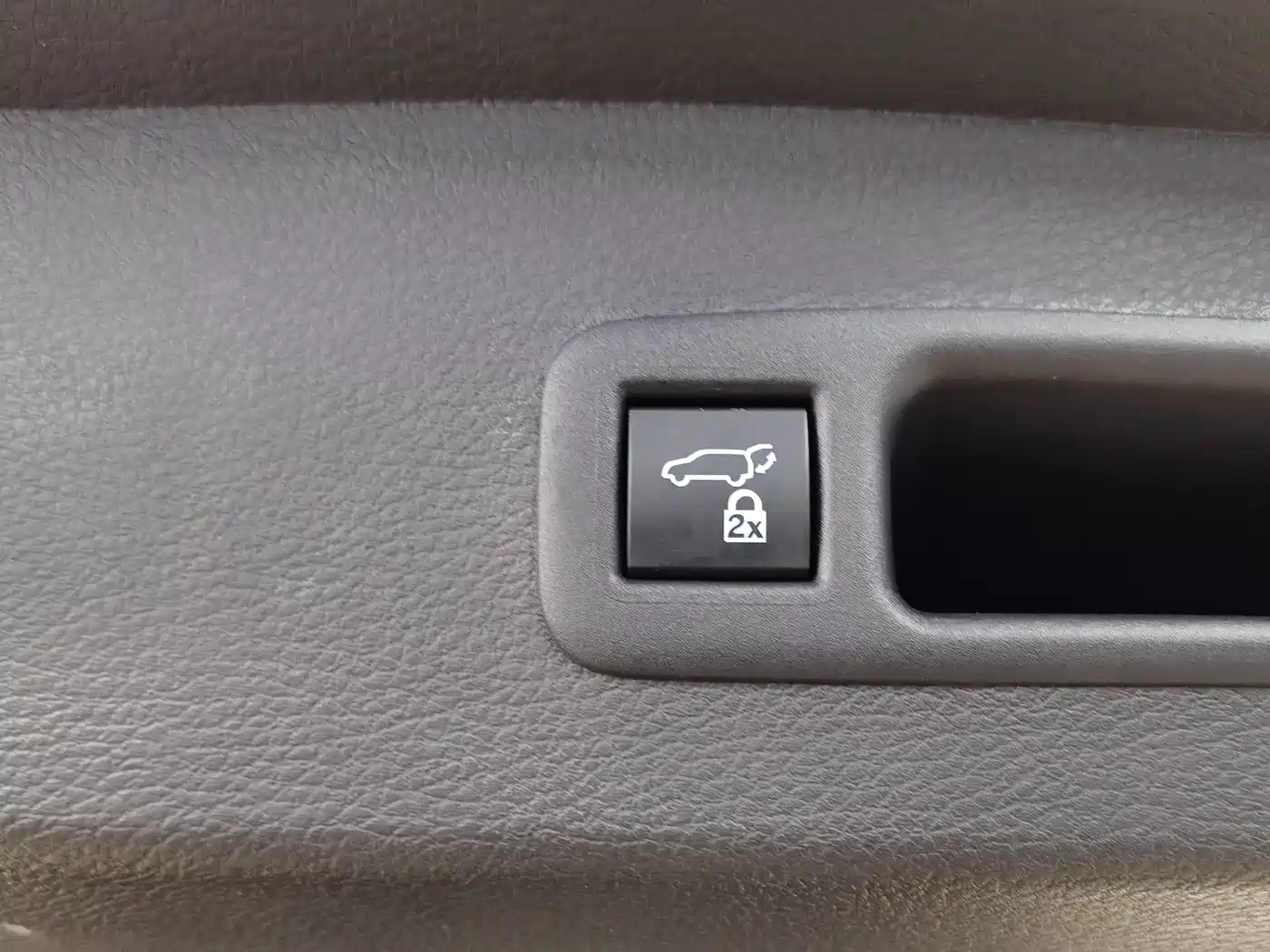 Toyota Sienna 2021 2.5L Hybrid Premium Edition фото 17