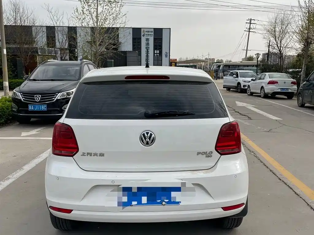 VOLKSWAGEN POLO