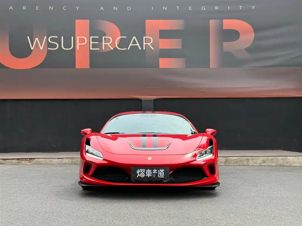 FERRARI F8
