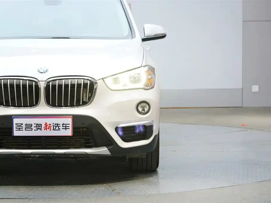 BMW X1 2016 sDrive18Li Luxury Model фото 3