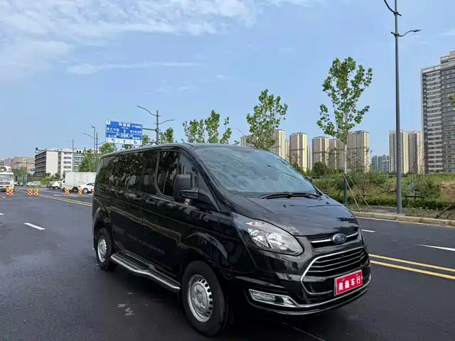  Ford Transit 2019 2.0T Diesel Multi-Purpose Commercial Vehicle Short Wheelbase Low Roof 6-Seater China VI