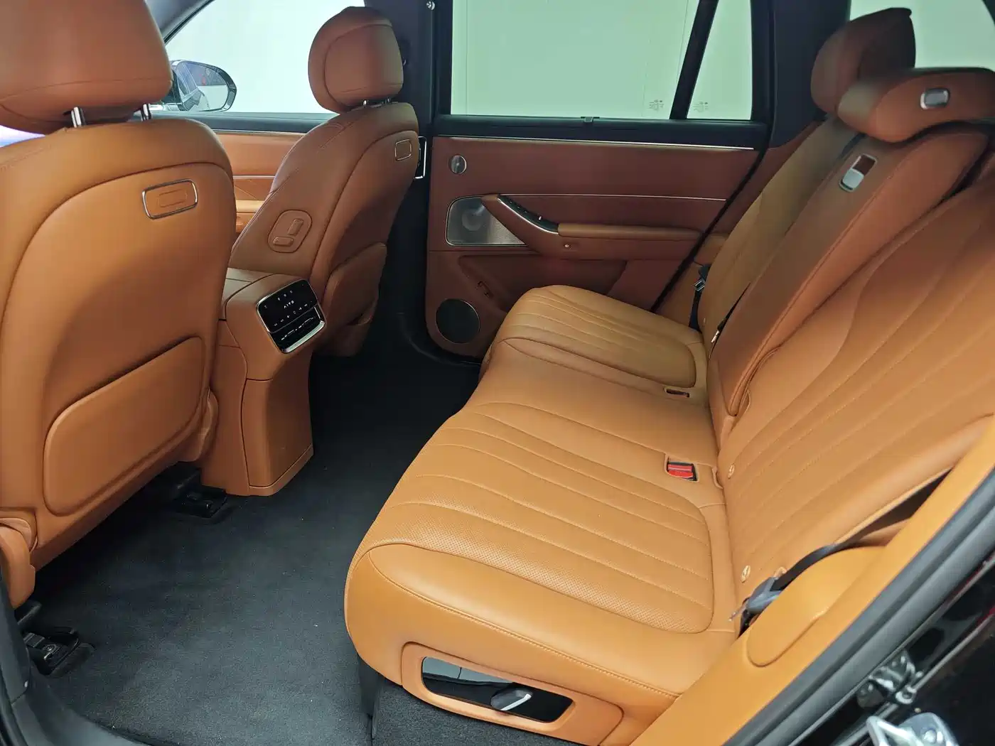 AITO Wenjie AITO M8 2025 Model Extended Range Ultra Edition 53.4kWh 5-Seater фото 7