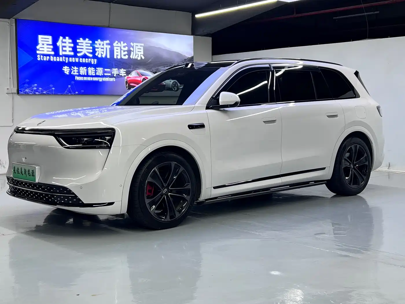 AITO Wenjie AITO M8 2025 Range Extender Max+ Edition 53.4kWh 5-seater