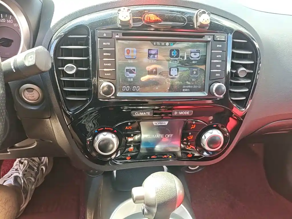 Photo 9 - Infiniti ESQ