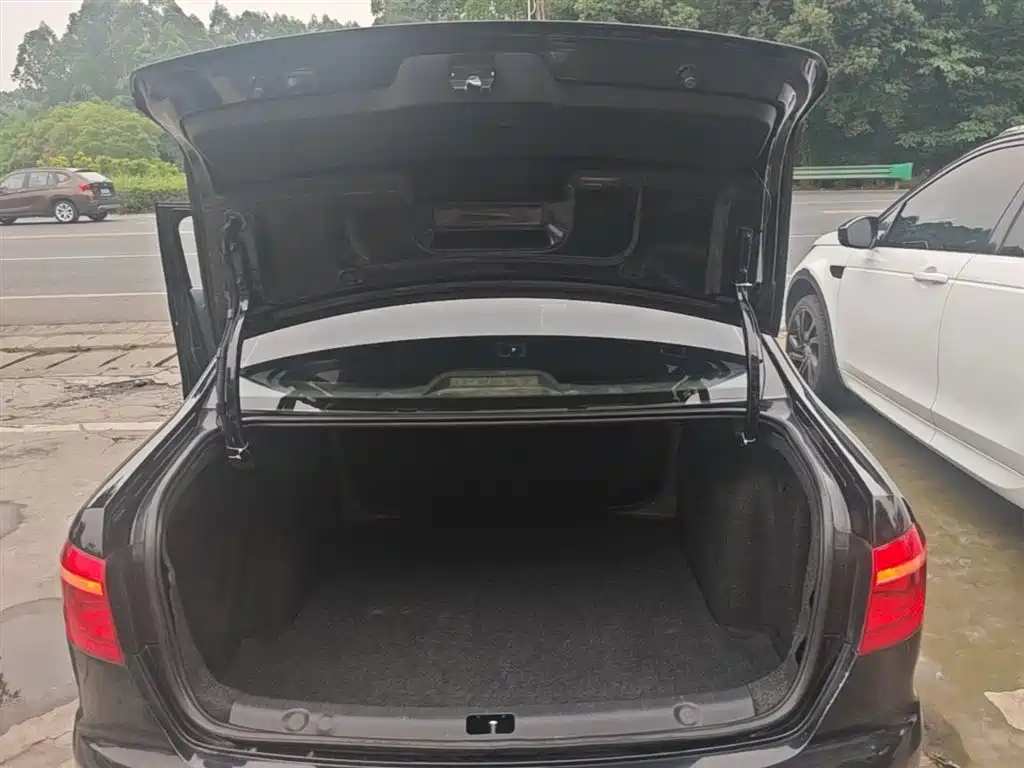Volkswagen Lavida 2013 Facelift Classic 1.6L Automatic Comfort фото 19