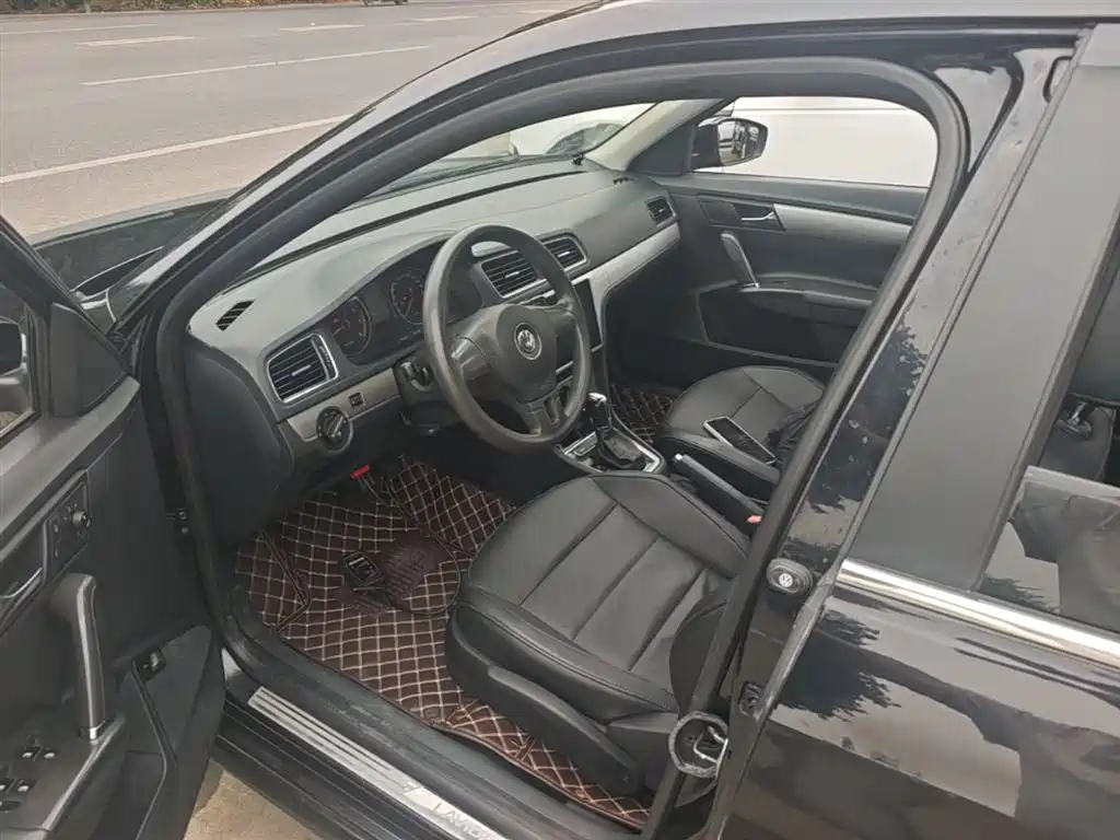 Volkswagen Lavida 2013 Facelift Classic 1.6L Automatic Comfort фото 15