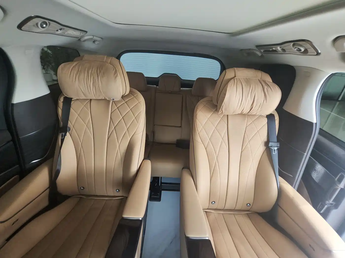 Denza D9 2024 DM-i 980 AWD Prestige фото 17