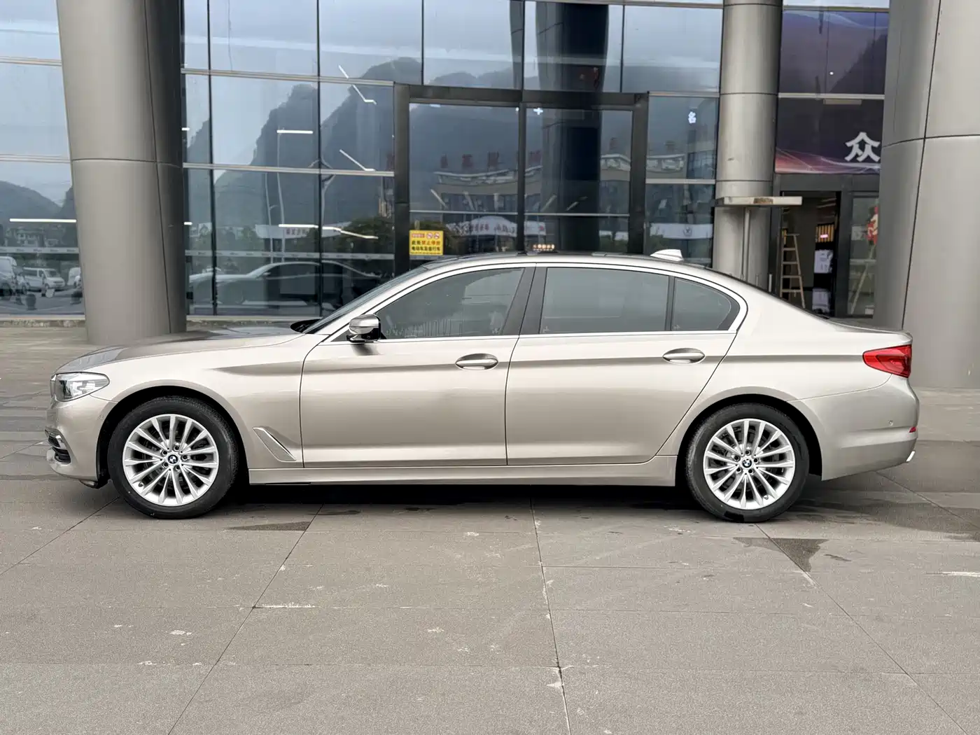 BMW 5 Series 2020 525Li Luxury Package фото 4