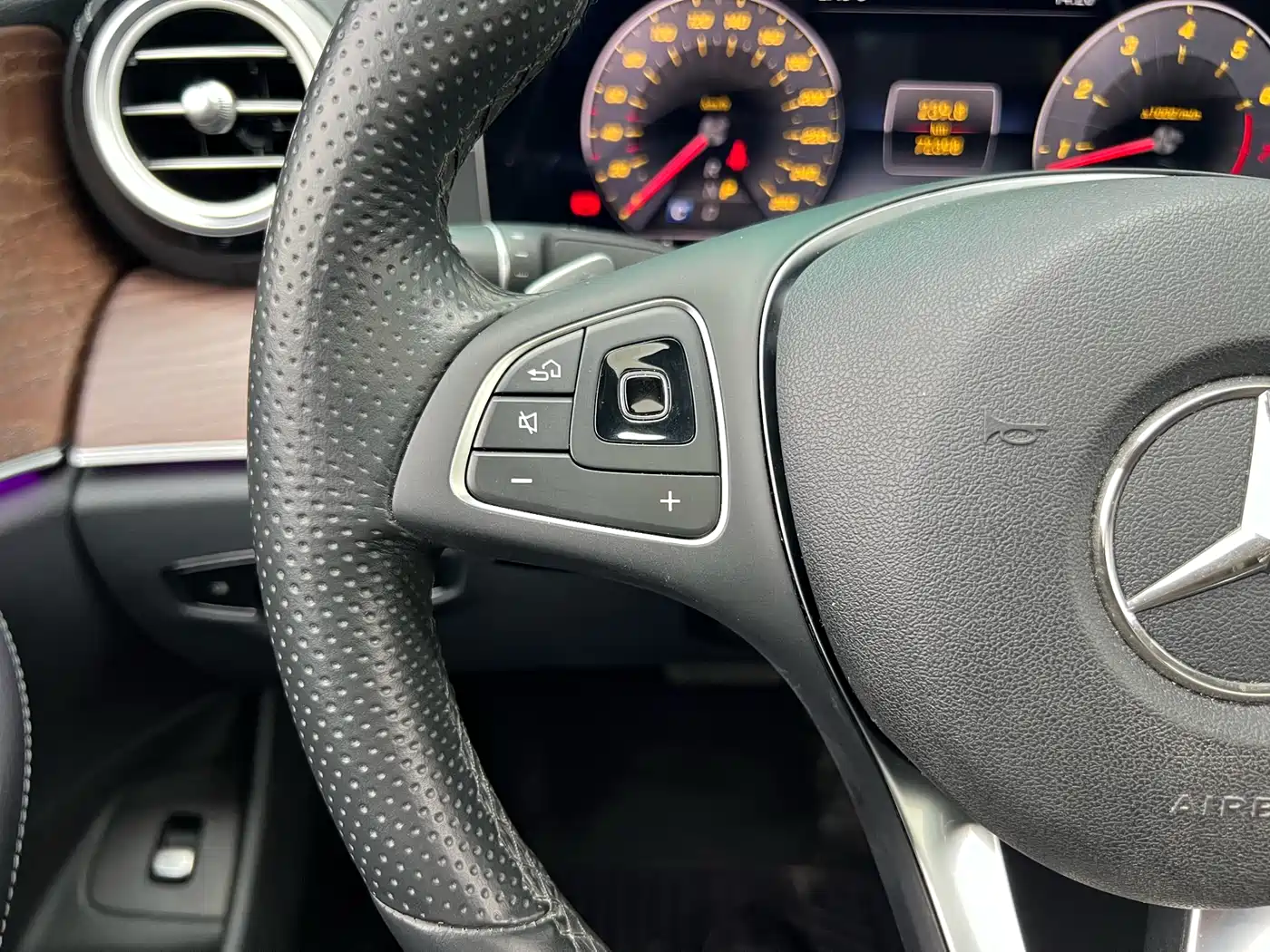 Mercedes-Benz E-Class 2016 E 300 L Fashion Type фото 31