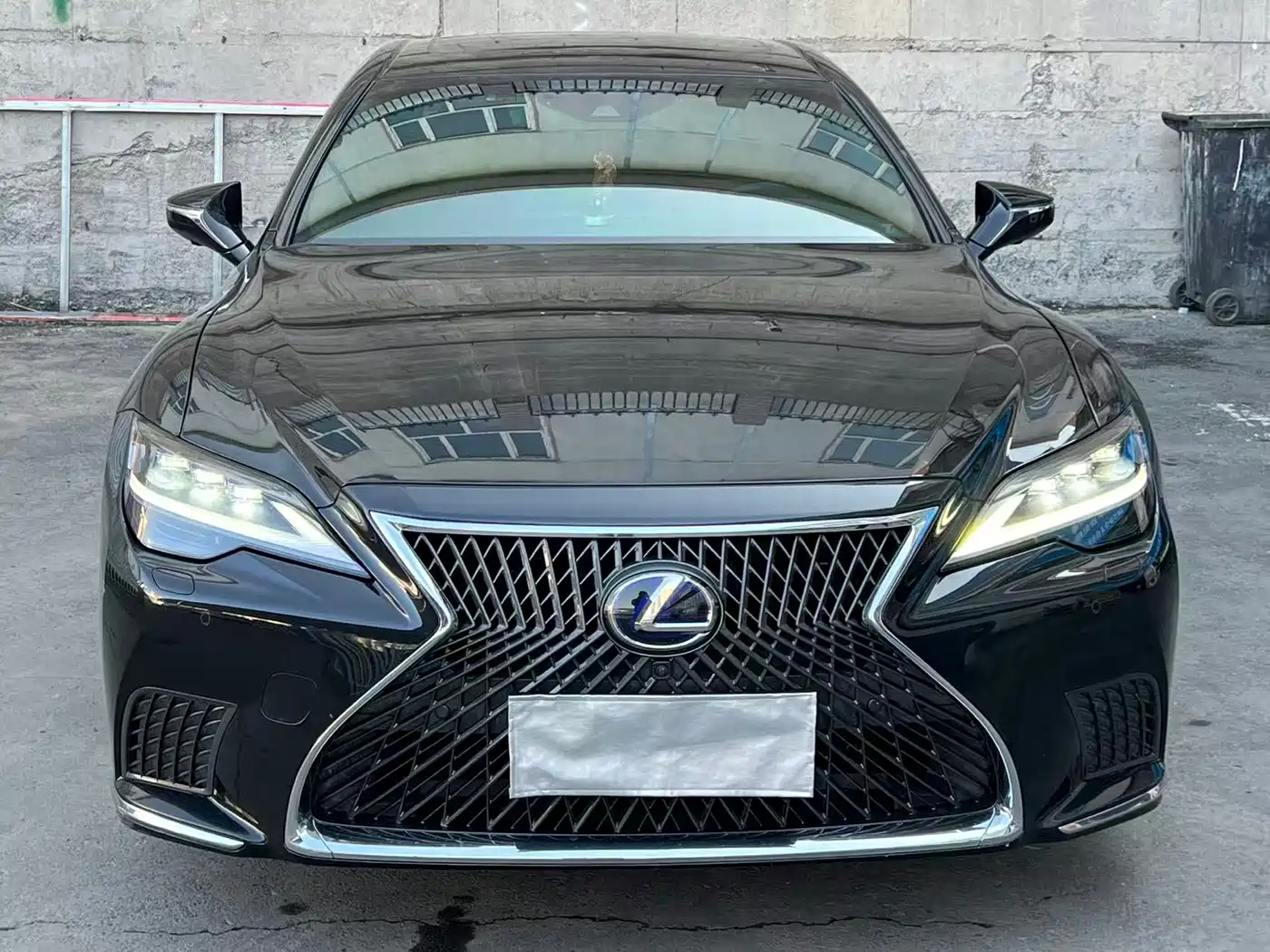 Lexus LS 2023 500h Excellence Edition