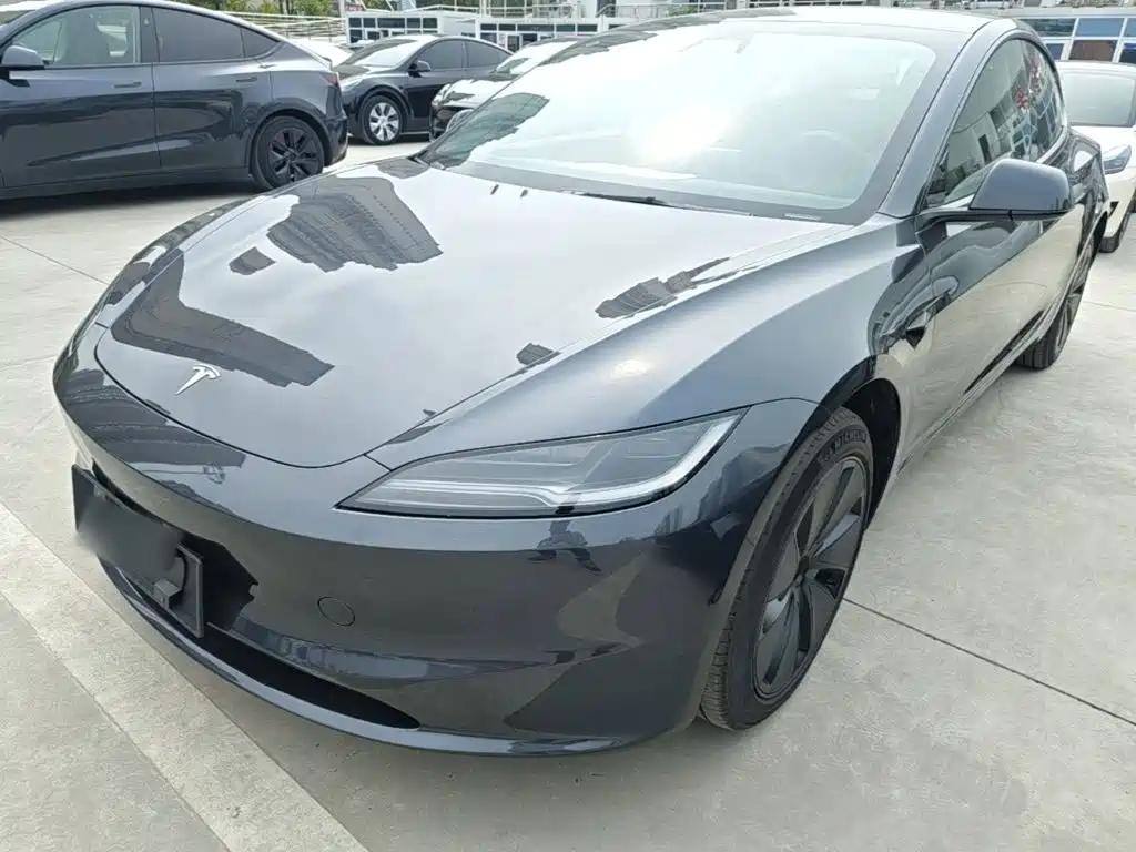 Фото 1 - Tesla Model 3
