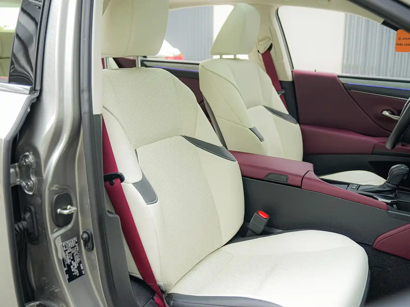 Lexus ES 2025 300h Ultimate Edition фото 13
