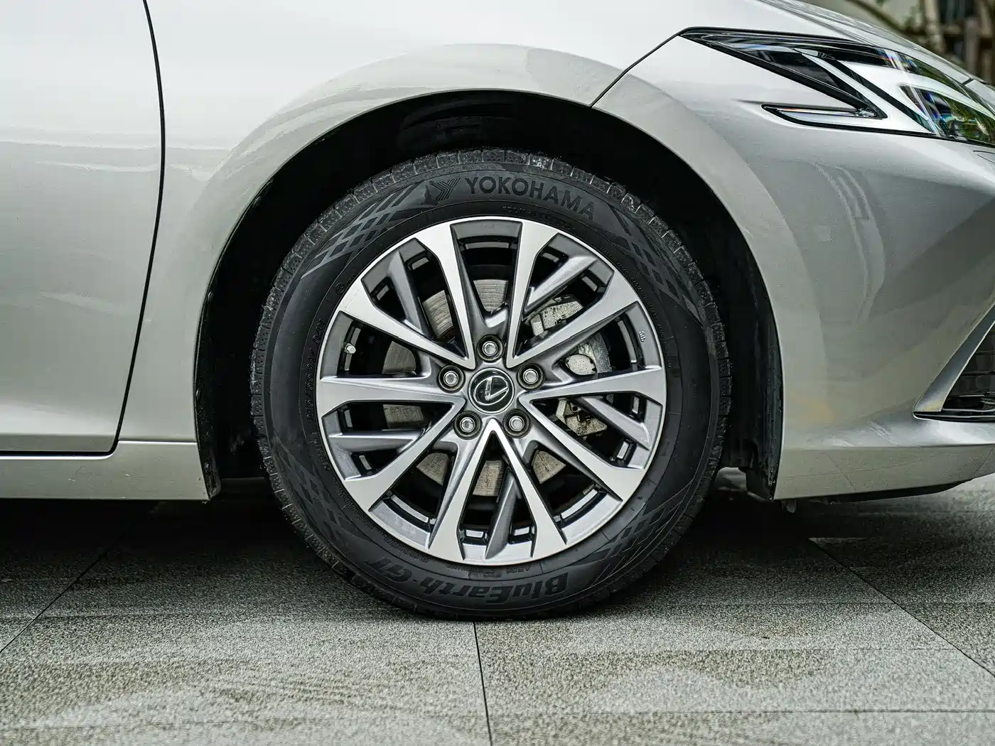 Lexus ES 2025 300h Ultimate Edition фото 8