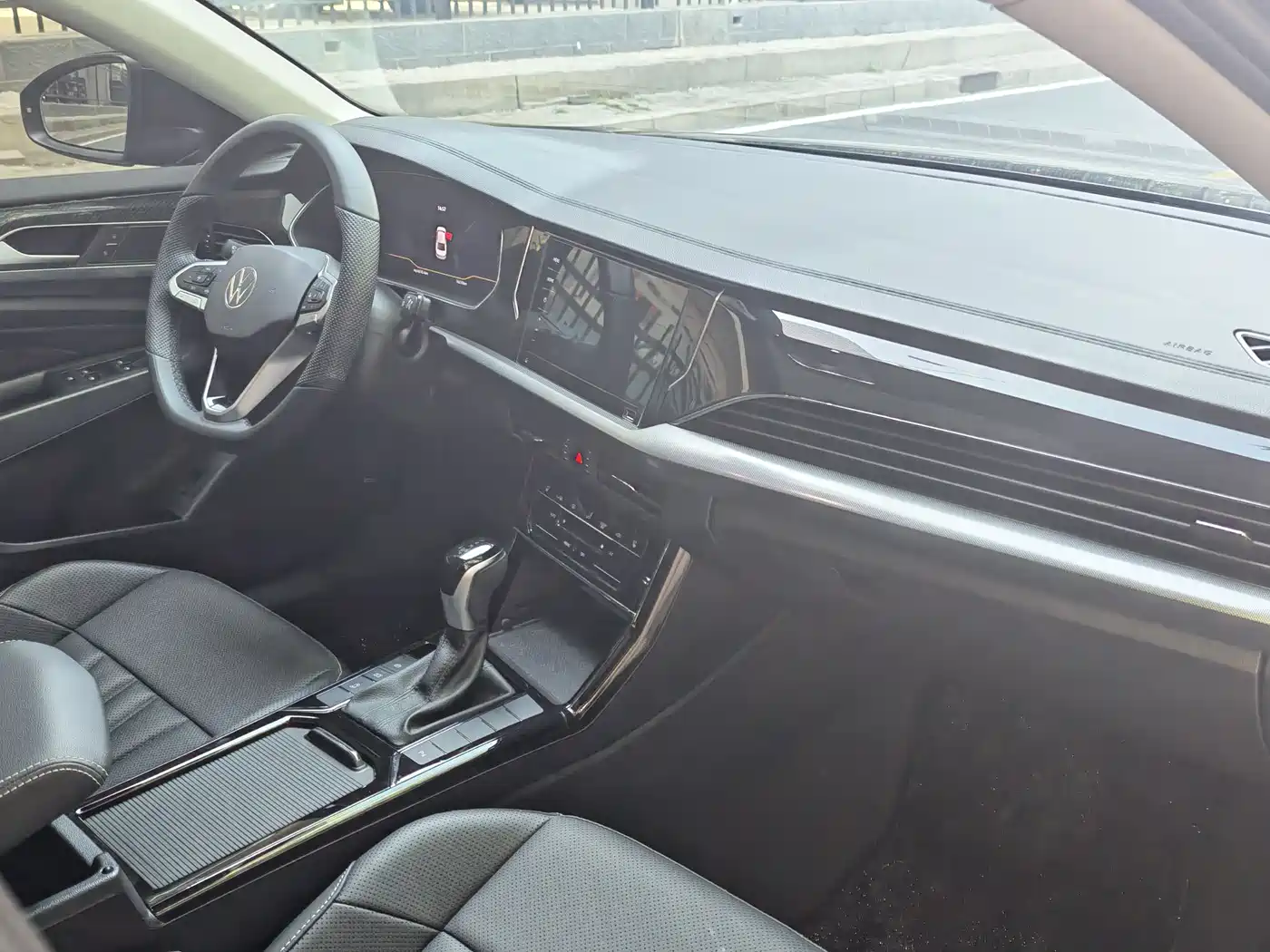 Volkswagen Passat 2025 Outstanding 380TSI Dragon Soaring Edition фото 4