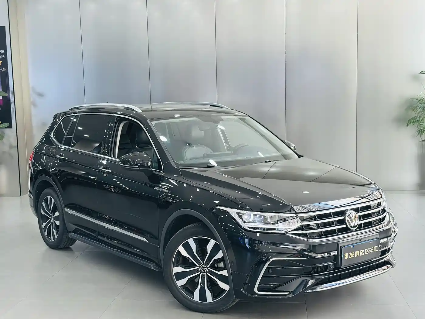 Volkswagen Tiguan L 2024 330TSI Automatic 2WD R-Line Premium Enjoyment Edition фото 2