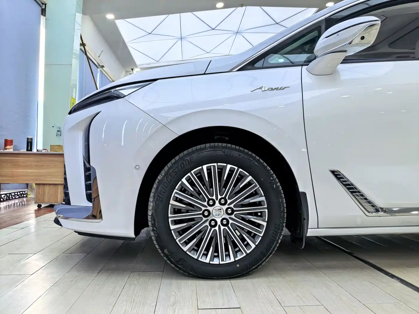 Buick GL8 New Energy 2024 Landglory Luxury Edition 7-Seater фото 19