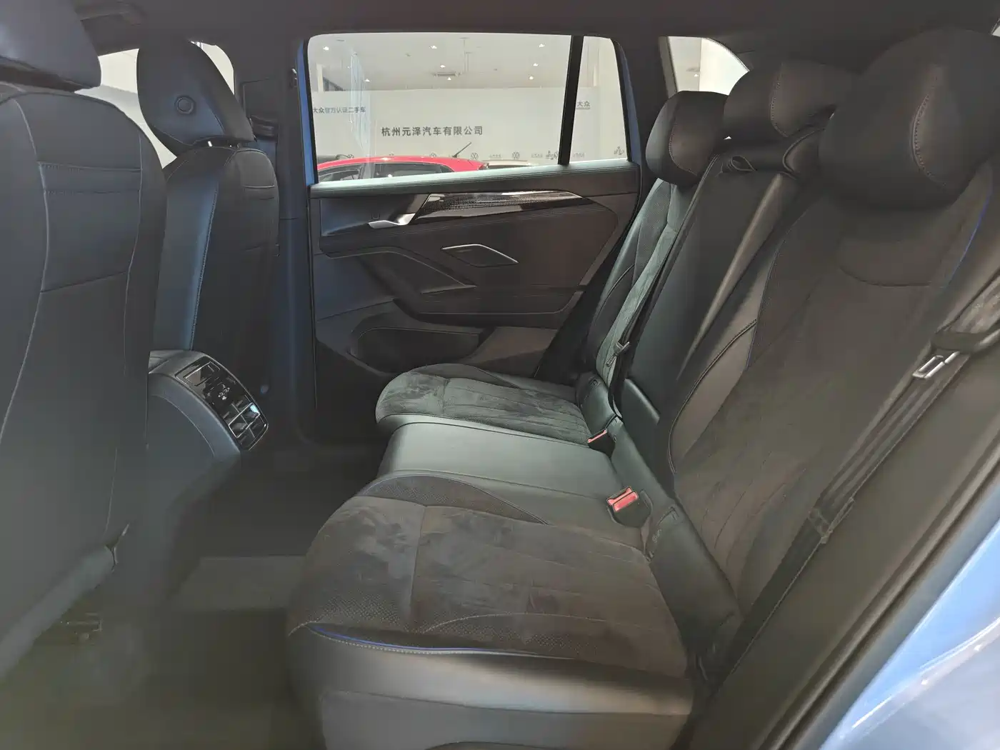 Volkswagen Tiguan L 2024 PRO 380TSI 4WD R-Line Premium Edition фото 20