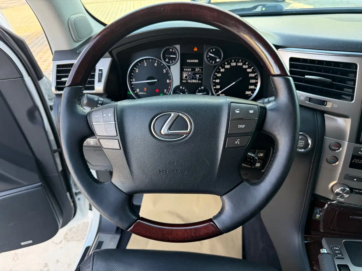 Lexus LX 2013 570 фото 20