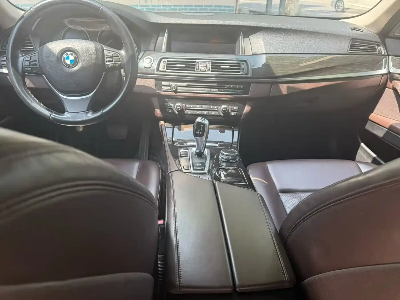 BMW 5 Series New Energy 2015 530Le фото 5