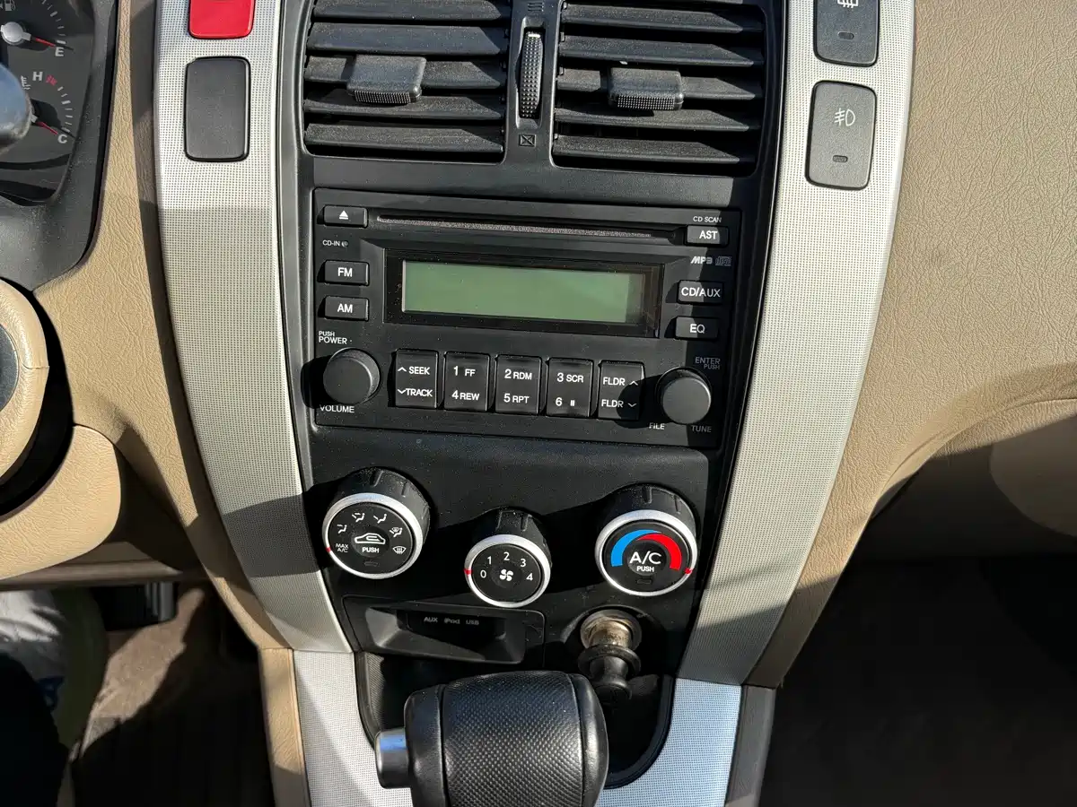 Hyundai Tucson 2013 2.0L Automatic 2WD Comfort фото 20