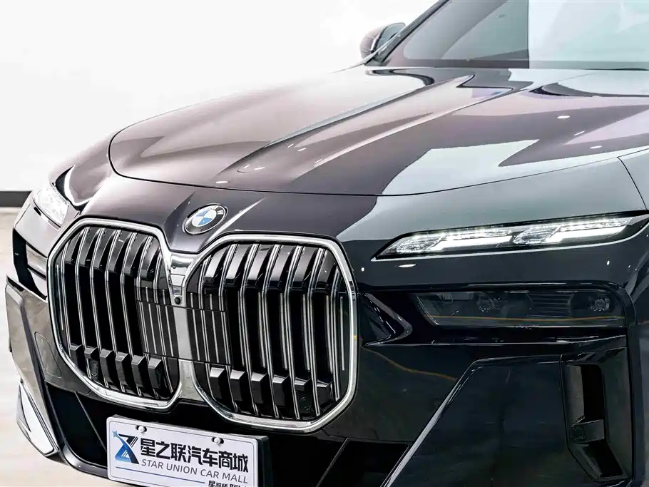 BMW 7 Series 2023 Facelift 740Li Exclusive M Sport Package фото 4