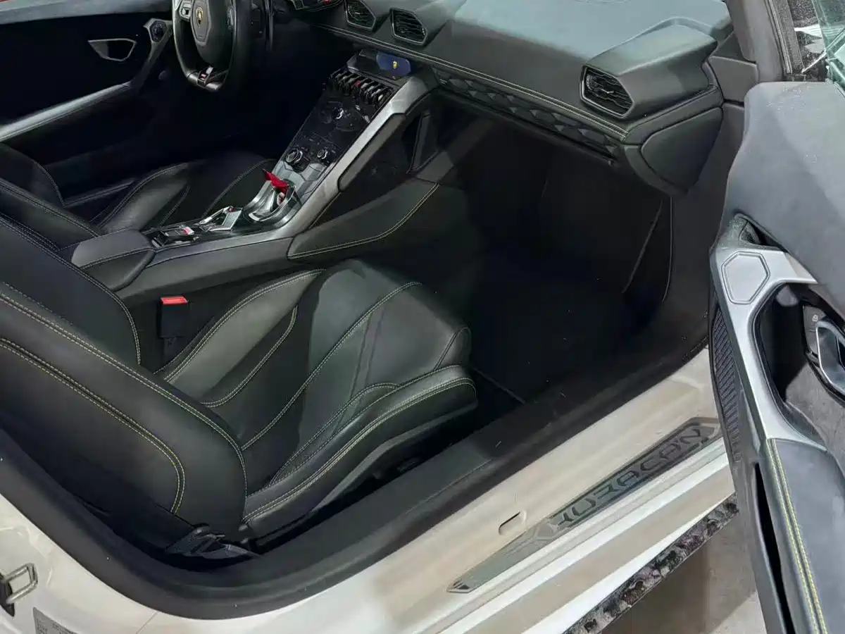 LAMBORGHINI HURACÁN