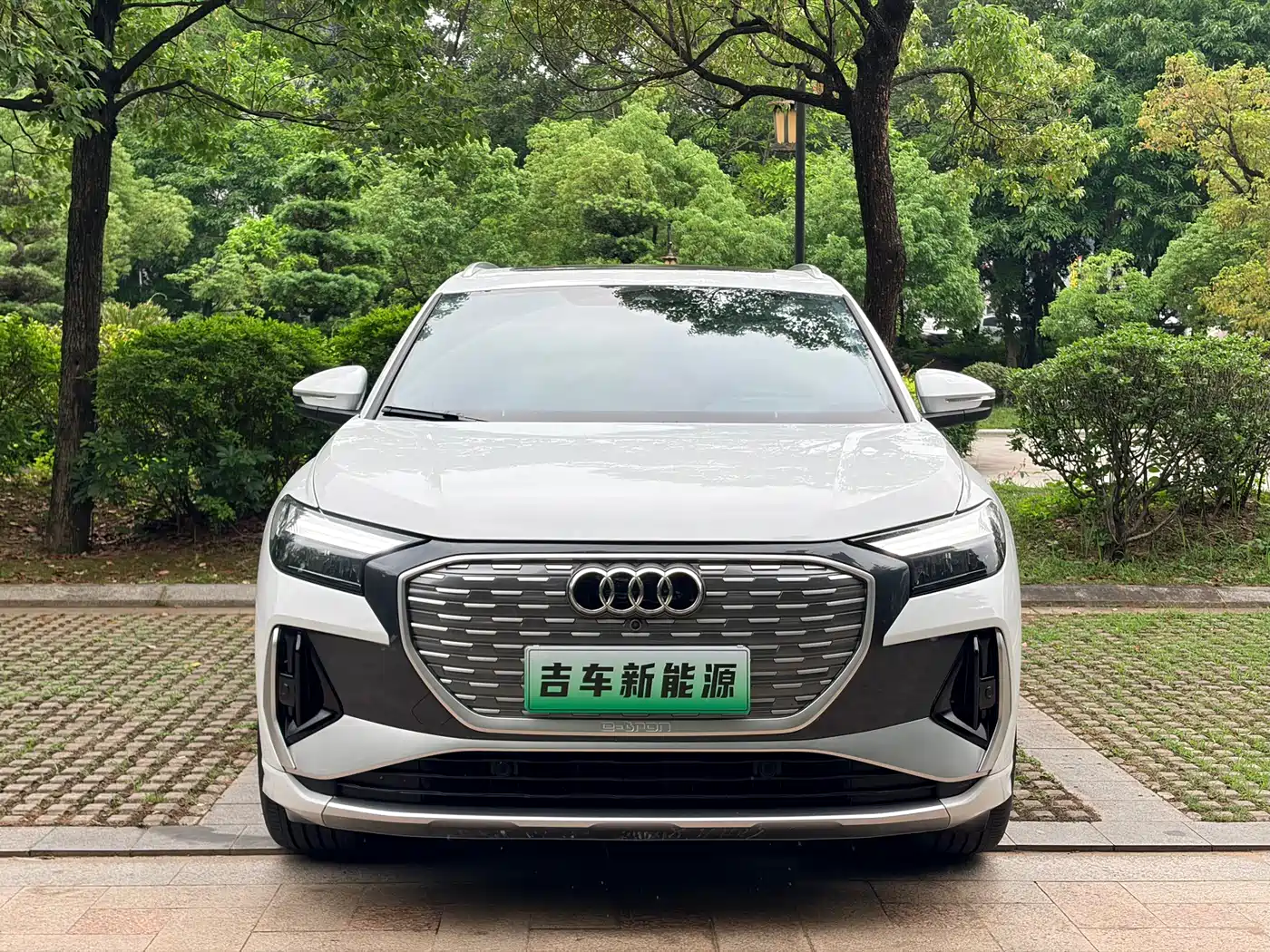 AUDI Q4 E TRON