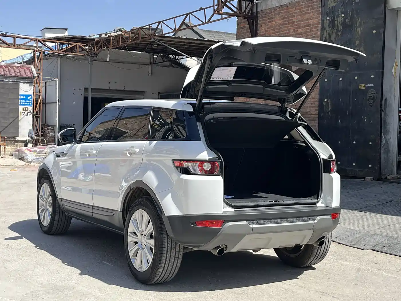 Land Rover Range Rover Evoque 2015 2.0T 5-Door Intelligent Edition фото 11
