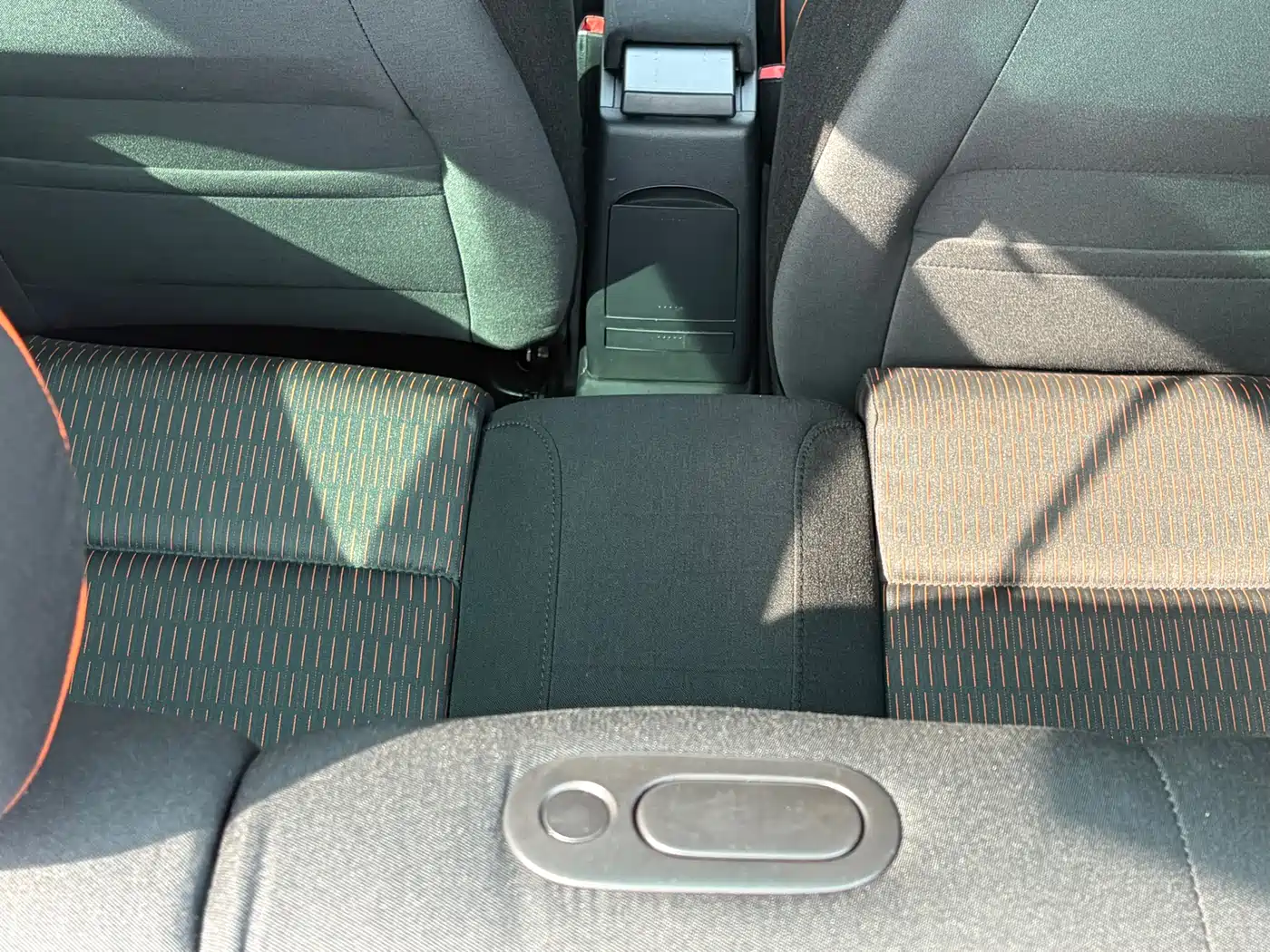 Volkswagen Beetle 2010 Model 2.0 BlackOrange Comfort Edition фото 16