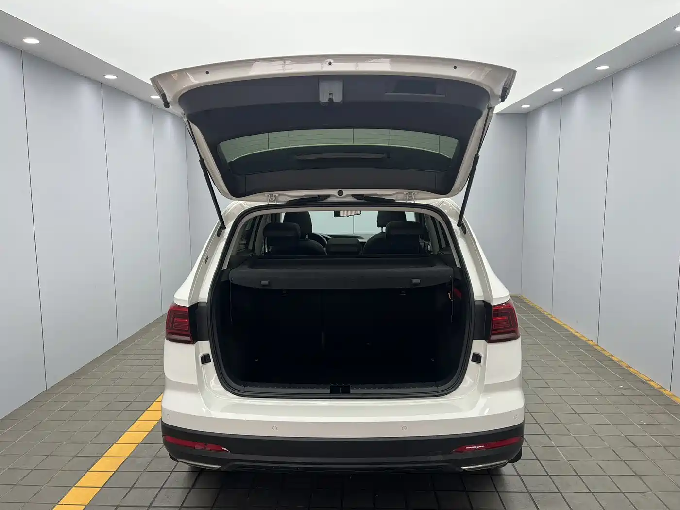 Volkswagen Tharu 2022 280TSI FWD Luxury Edition фото 19