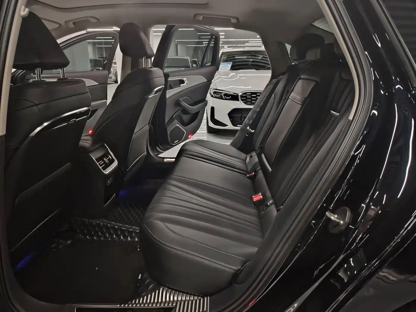 Hongqi H5 2024 1.5T HEV Smart Connect Flag Rhythm Edition фото 9