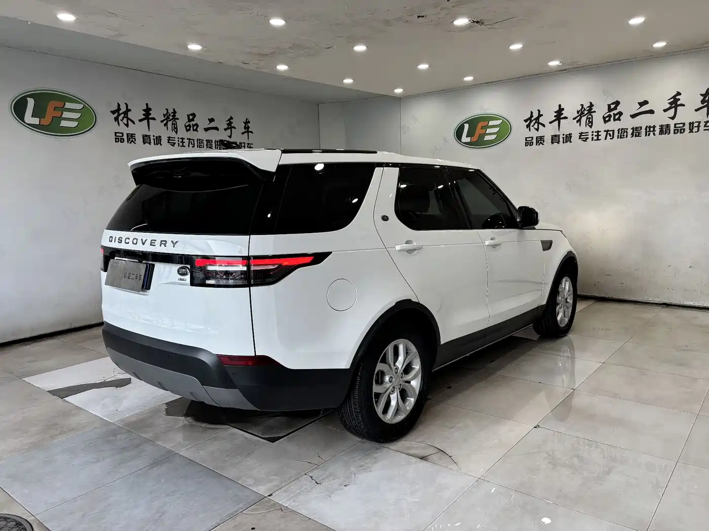 Land Rover Discovery 2017 3.0 SC V6 SE фото 5