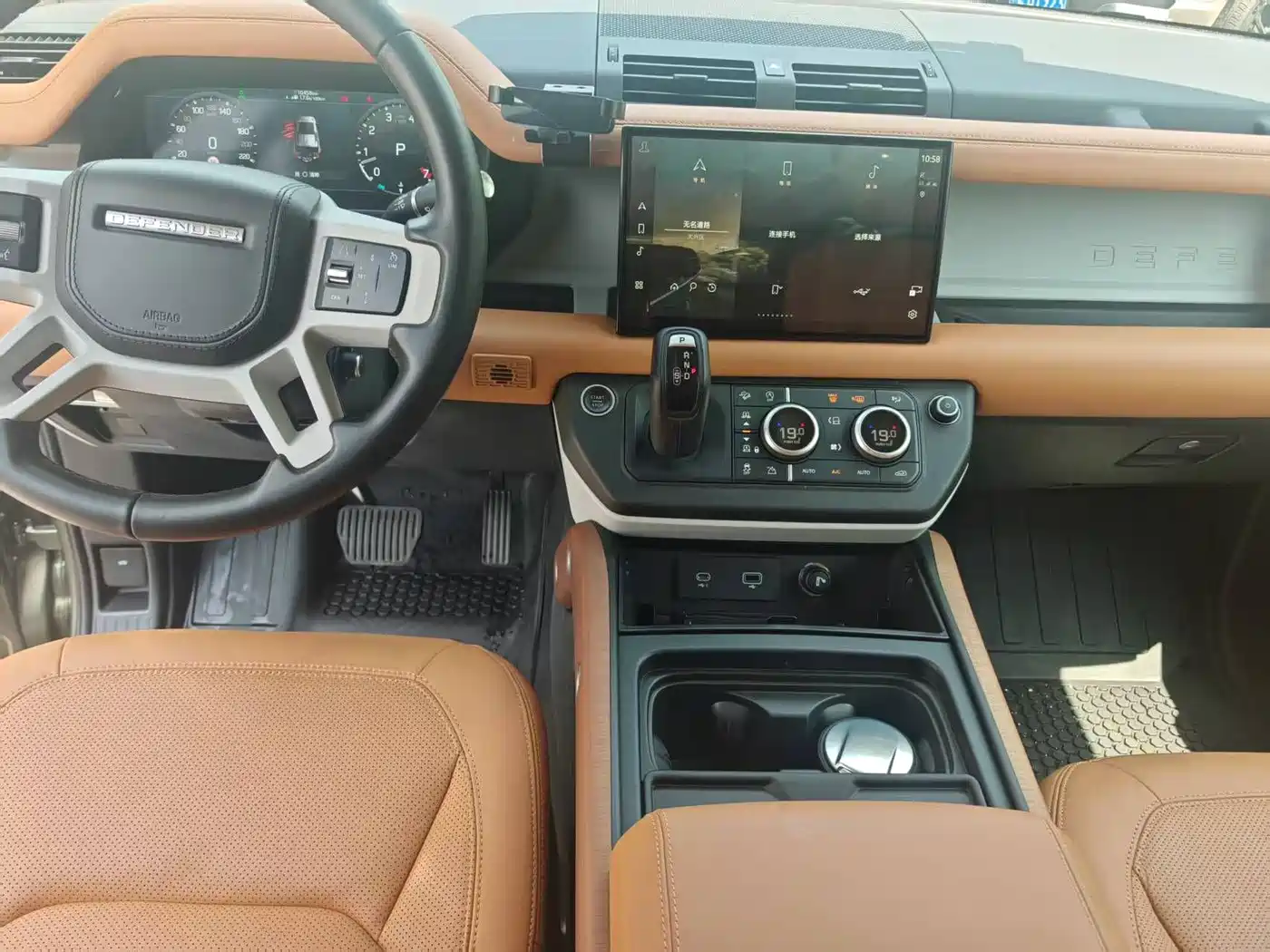 Land Rover Defender 2022 110 P400 Dark Special Edition фото 4