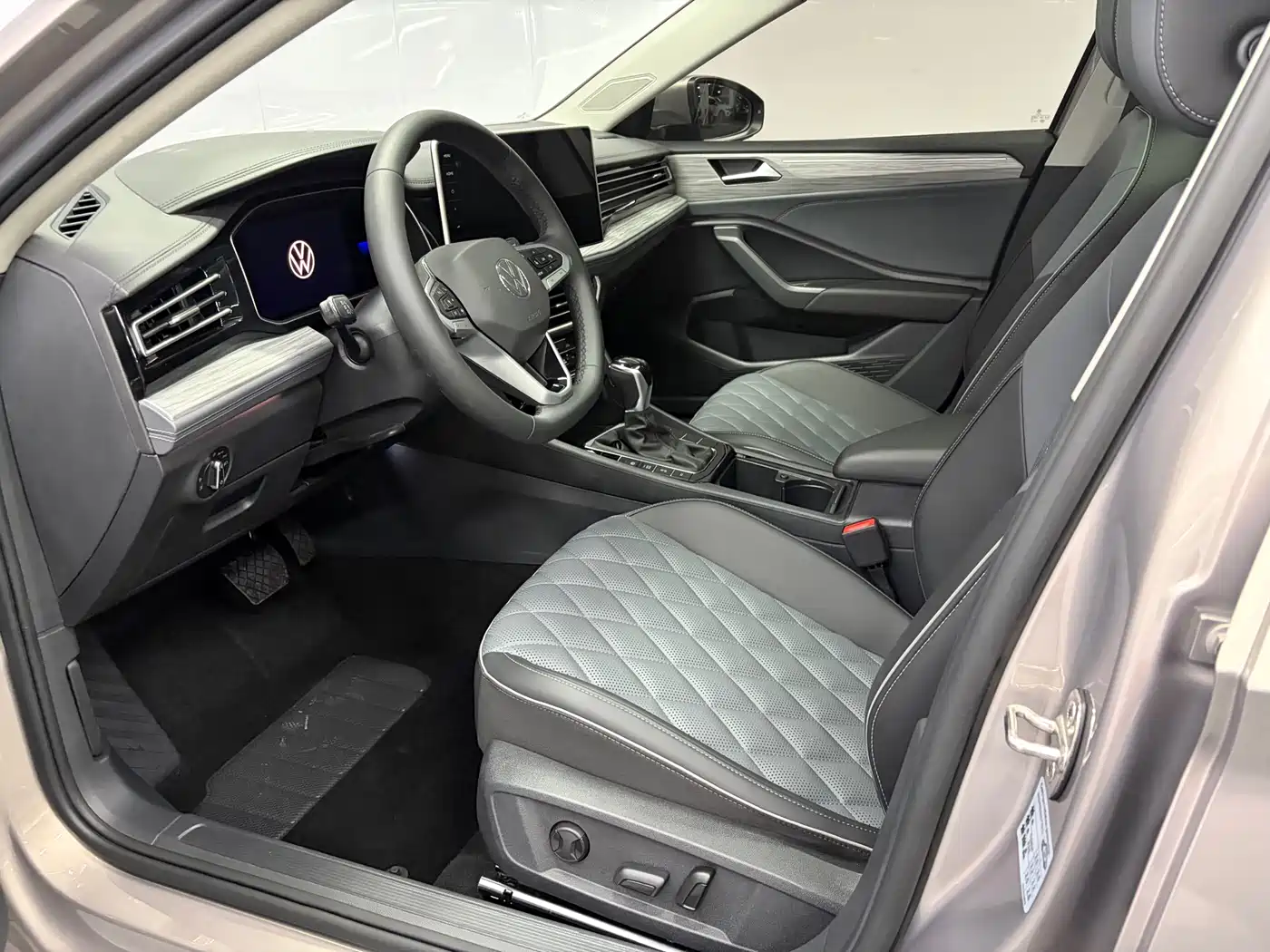 Volkswagen Sagitar 2023 280TSI DSG Excellence Plus Edition фото 6